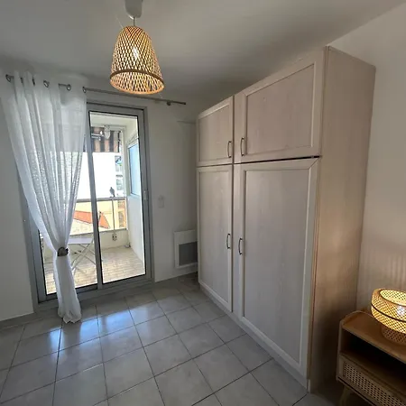 Cosy A 200 M De La דירה *