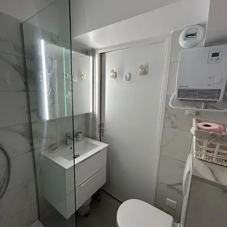 דירה Cosy A 200 M De La *
